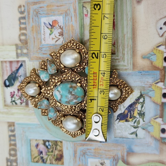 Sarah Coventry 1968 Goldtone Faux Turquoise & Faux Perals Signed On Back - Picture 7 of 8